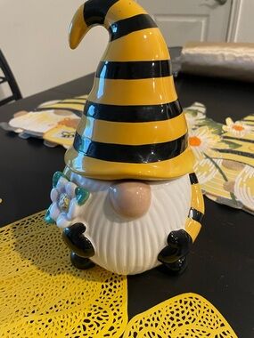Honey Bumble Bee Gnome Ceramic Cookie Jar, Table Runner & 4 Bumble Bee Placemats